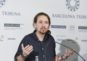 Barcelona tribuna con Pablo Iglesias