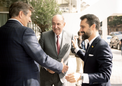 Jordi Juan (La Vanguardia), Miquel Roca (Amics del País) i Roger Torrent (conseller Empresa i Treball)